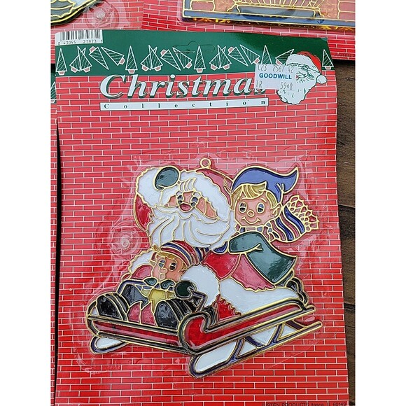 Vintage Santa Wreath Plastic Stained Glass Christmas Decoration Sun Catcher NIB - Picture 2 of 7